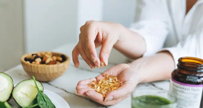 Excesso de vitamina D pode elevar cálcio no sangue e causar problemas renais, alerta artigo - Imagem do artigo