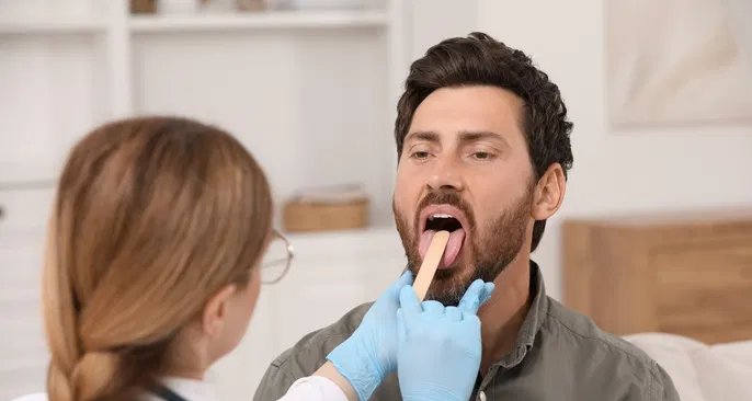 Bolinhas na língua: 13 causas frequentes, sintomas associados e orientações de tratamento - Imagem do artigo