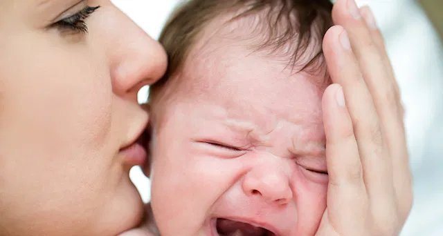Rouquidão em bebês: choro, refluxo e outras quatro causas exigem atenção dos pais - Imagem do artigo