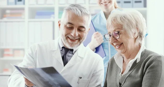 Osteoporose na coluna: doença silenciosa enfraquece vértebras e exige atenção médica - Imagem do artigo