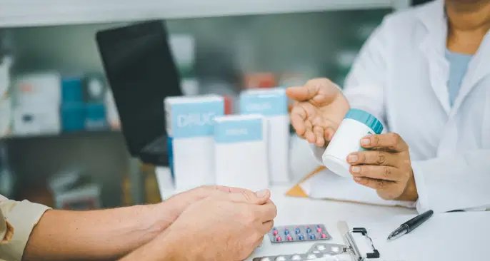 Ortopedistas listam 11 medicamentos para tratar a dor da hérnia de disco - Imagem do artigo