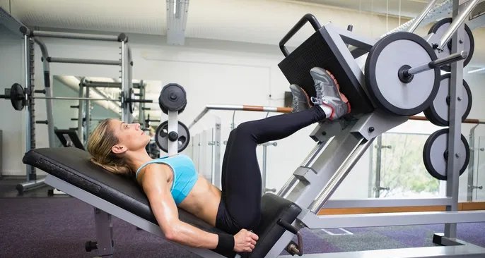 Exercício leg press fortalece membros inferiores e exige orientação profissional - Imagem do artigo