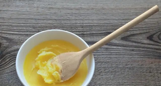 Manteiga ghee: produto lácteo sem lactose reúne benefícios, mas pede consumo moderado - Imagem do artigo