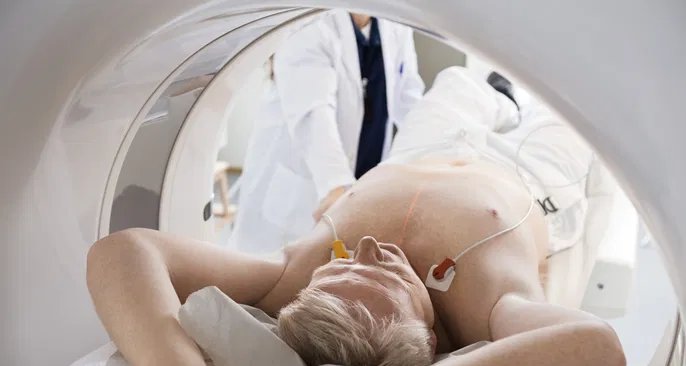 Tomografia de tórax avalia pulmões, vasos e ossos e apoia diagnóstico de COVID-19, pneumonia e tumores - Imagem do artigo