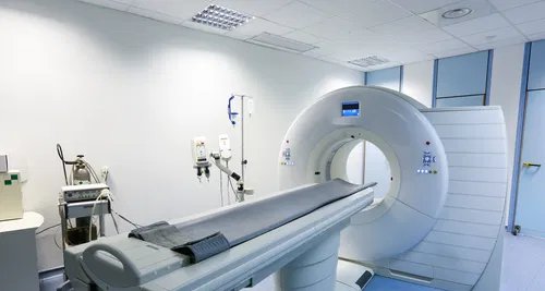 Tomografia computadorizada detalha órgãos e ossos e auxilia no diagnóstico de tumores, infecções e outras doenças - Imagem do artigo