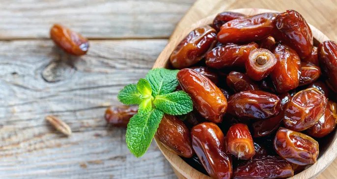 Tâmara reúne fibras e antioxidantes que contribuem para intestino saudável, coração protegido e parto mais rápido - Imagem do artigo