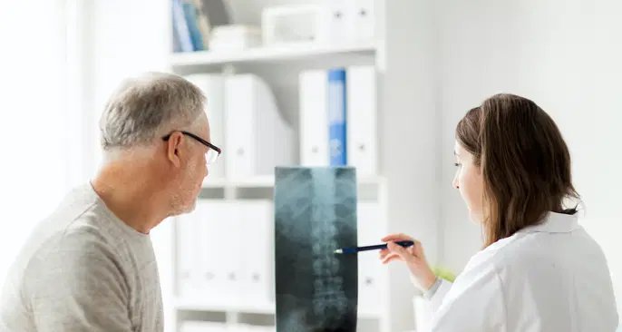 Espondilite anquilosante: inflamação que compromete coluna e grandes articulações - Imagem do artigo
