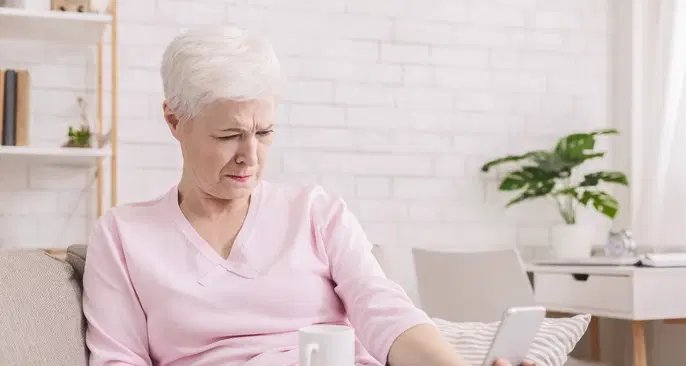 Presbiopia causa perda de foco para objetos próximos a partir dos 40 anos - Imagem do artigo