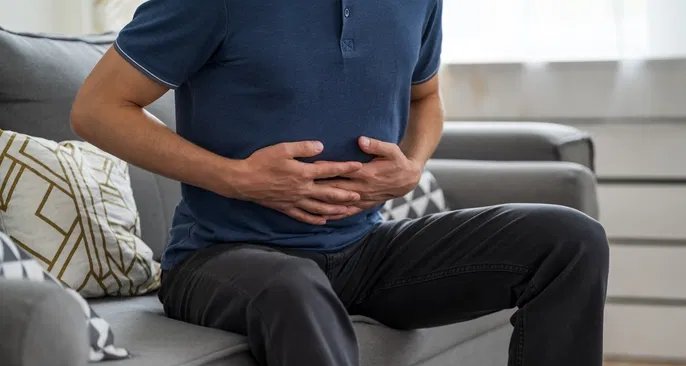 Vômito verde pode sinalizar refluxo biliar, obstrução intestinal ou até jejum prolongado - Imagem do artigo
