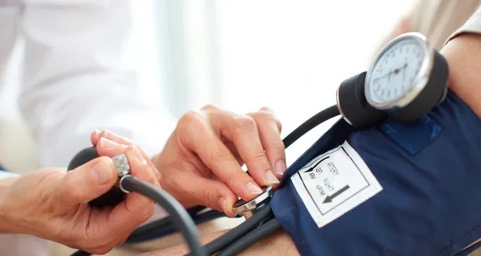 Crise hipertensiva: pressão superior a 180×120 mmHg requer socorro rápido - Imagem do artigo