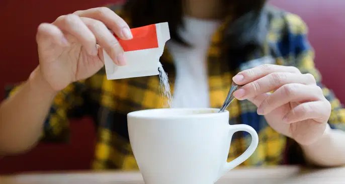 Adoçantes: principais versões, quantidade de calorias e quanto consumir com segurança - Imagem do artigo