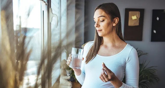 Paracetamol continua opção segura para gestantes, mas deve ser usado na menor dose e por curto período - Imagem do artigo