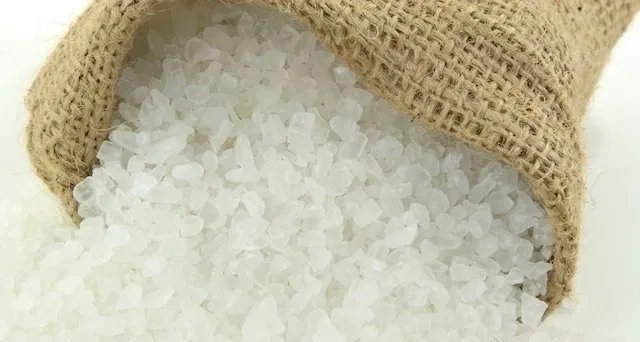 Pedra-hume: mineral atua como antitranspirante natural e auxilia na cicatrização - Imagem do artigo