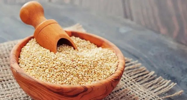 Quinoa ganha espaço no prato brasileiro por reunir proteínas, fibras e ação antioxidante - Imagem do artigo