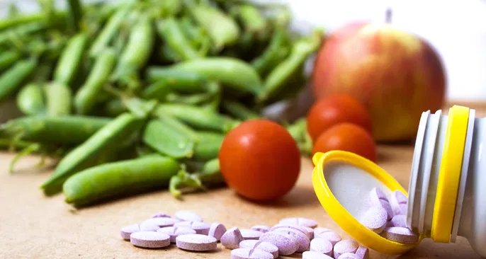 Escolha da vitamina B12 varia conforme causa da deficiência e forma de suplementação - Imagem do artigo